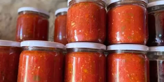 Ev yapımı konserveden zehirlendiler: 1 ölü