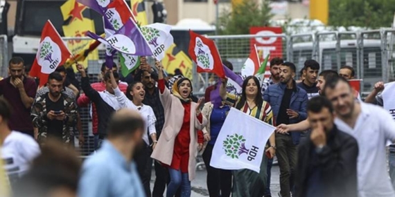 Yıldıray Oğur: Türkiye anormalleşirken Kürtler “normal”leşti