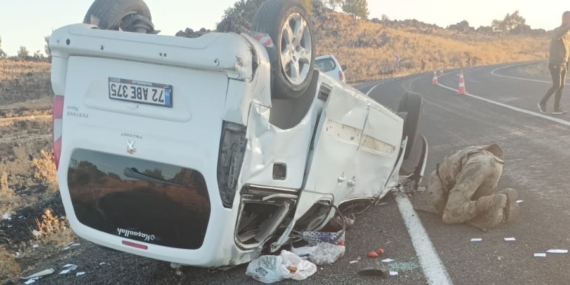 Terhis olan oğullarını almaya giden Batmanlı aile kaza yaptı: 2 ölü 2’si ağır 3 yaralı