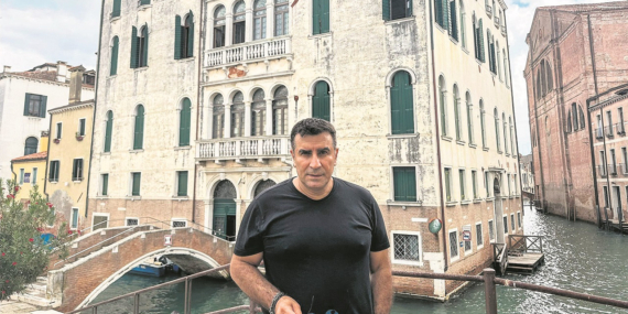 Batmanlı ünlü sanatçı Ahmet Güneştekin, Venedik’teki saraya 90 milyon TL ödedi