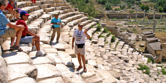 Kokartlı rehber krizi: Turizm firması rehbere çalışıyor!