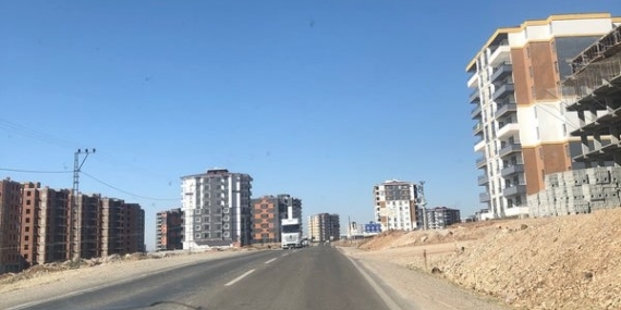 Hasankeyf yolu üzerinde bulunan konutlara belediyenin 16 bin TL civarı borç çıkarılmasına tepki var