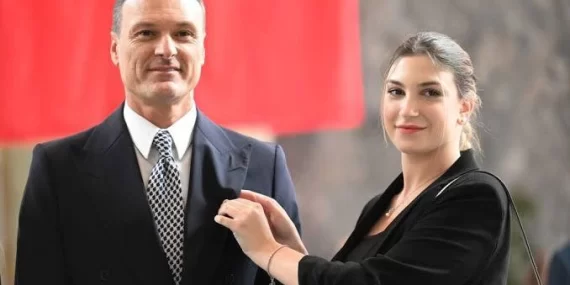 Yüzlerce kaçak Ferrari ve Mercedes’in satışına “yasak” geldi: AK Partili Özalan’ın kızı da listede