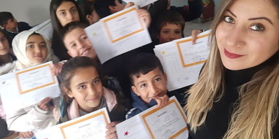 Hedef gösterilen Kürtçe öğretmeni Mizgin Yalçın: Öğrencilerimi yalnız bırakmayacağım