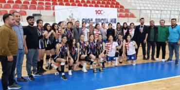 VOLEYBOL KIZLAR ŞAMPİYON