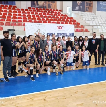 VOLEYBOL KIZLAR ŞAMPİYON
