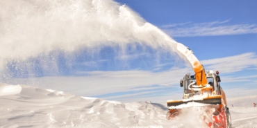 Muş'ta araçlarıyla yolda mahsur kalanlar ekiplerce kurtarıldı