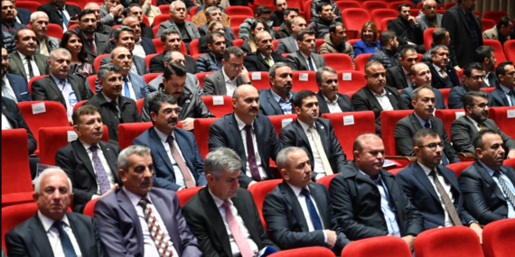 Vali Canalp, iş forumunda konuştu: Arapça, Kürtçe ve Türkçe konuşabiliyoruz…