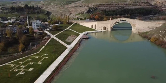 Malabadi Köprüsü’nün eşsiz manzarasını görmenin tam zamanı! İşte yenilikler…