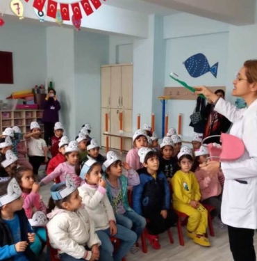 Köy Okullarına Sağlık Eğitimi Görsel 2