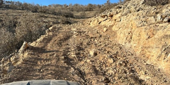 Gercüş’e bağlı Gökdere (Darwanê) sakinlerinden, 30 yıldır el sürülmeyen köy yolu için çağrı