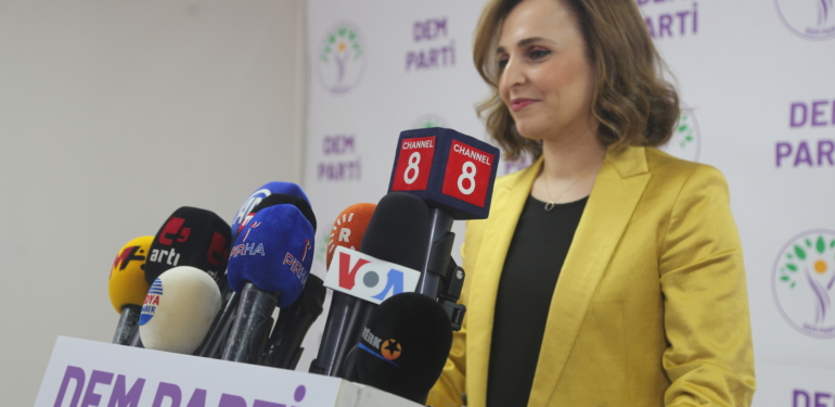 Ayşegül Doğan: Korkuyorlar çünkü tarihin çöp sepetine doğru yol almaya başladıklarının farkındalar ayşegül doğan DEM PArti