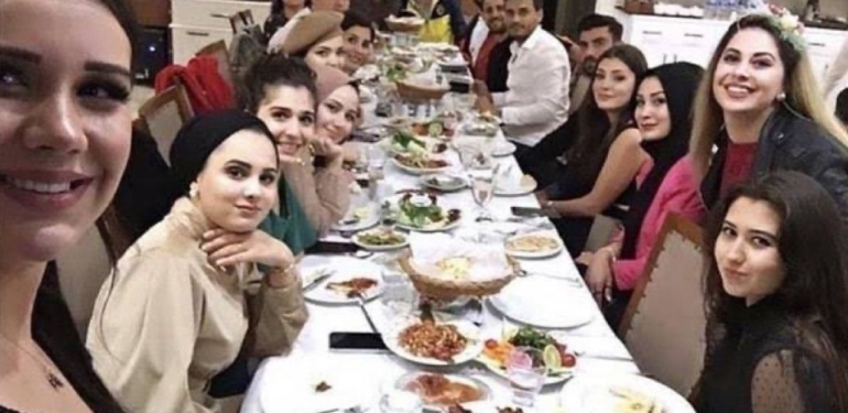 sosyal-medyanin-sampiyonlar-liginde-hangi-fenomenler-var-fotograftaki-12-fenomen-kim-isimleri-neler
