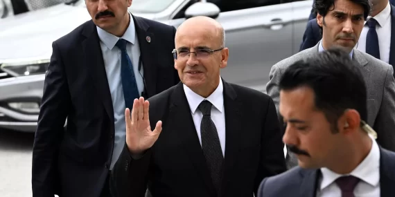 Hazine ve Maliye Bakanı Şimşek’ten valilere ‘babamızın parası değil’ uyarısı