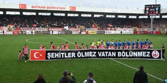 Batman Petrolspor, oyuncuları şehit ve gazi çocuklarıyla sahaya çıktı