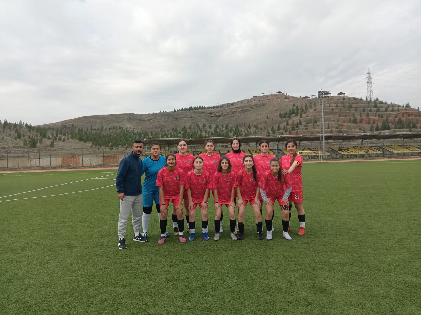 Mezopotamya Kadın Futbol takımı Siirt'ten 3-0 galip döndü