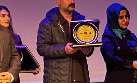 Batmanlı radyocu Hamit Aslan’ın sunduğu ‘mahkumun sesi’ ödül aldı