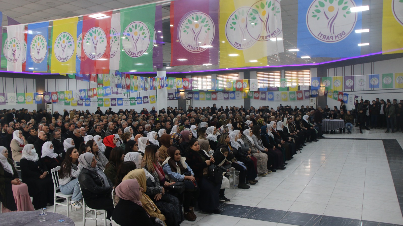 DEM Parti Batman İl Eş Başkanları Mustafa Tekik ile Songül Korkmaz oldu
