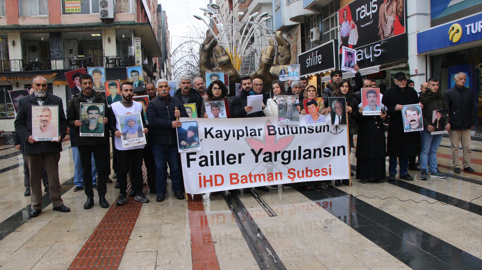 Kayıp Yakınları Serdar Tanış ve Ebubekir Deniz’in akıbetini sordu