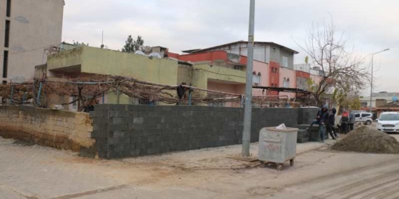 Selden zarar gören 46 hanede duvar yenileme çalışmalarına devam ediliyor