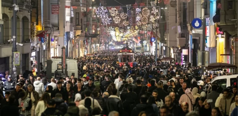 istanbul-taksim-de-2024-coskusu-16685577_9839_amp