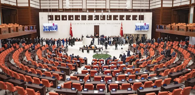 Meclis'te Kürtçe yine 'bilinmeyen dil' oldu tbmm6