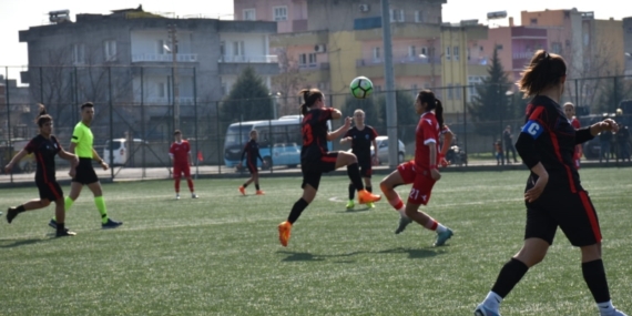 Batmanlı kadınlar şampiyonluğa doğru gidiyor