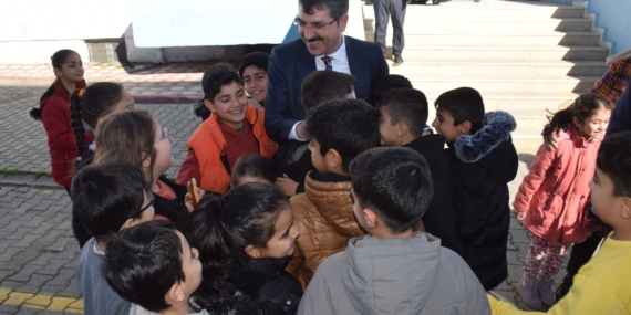 Nasıroğlu, öğrencilere bisiklet dağıttı