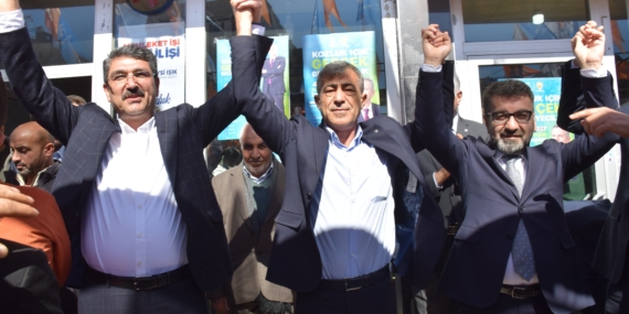 Yeniden Refah Partisi Kozluk İlçe Başkanı Musa Altuner, partisinden istifa edip AK Partiye katıldı Yeniden Refah Partisi Kozluk İlçe Başkanı Musa Altuner, partisinden istifa edip AK Partiye katıldı