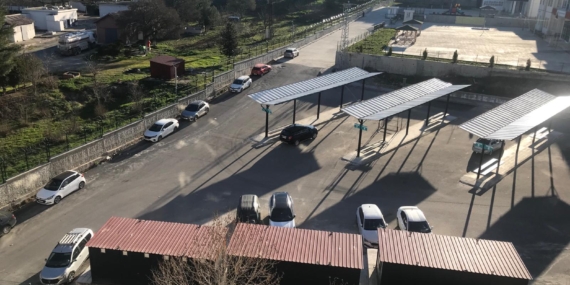 Site önüne durak ve tuvalet yapılmasına mahalle sakinlerinden tepki!
