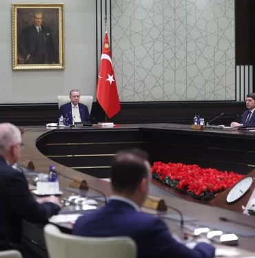 kulis-kabine-degisikligi-konusulmaya-baslandi-ayrilmasi-ve-devam-etmesi-beklenen-isimler-netlesiyor-l8ml