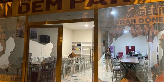 Bursa İnegöl’de DEM Parti ilçe binasına saldırı düzenlendi