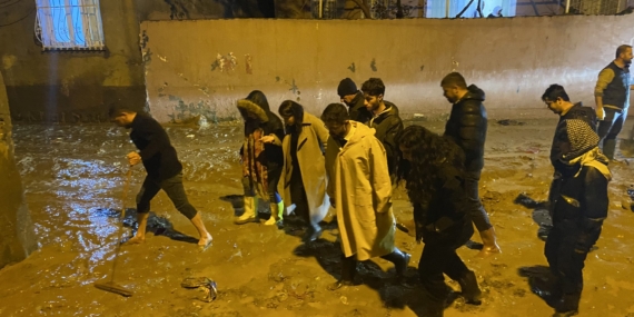 Cizre’de hayat felç oldu: Cadde ve sokaklar göle döndü