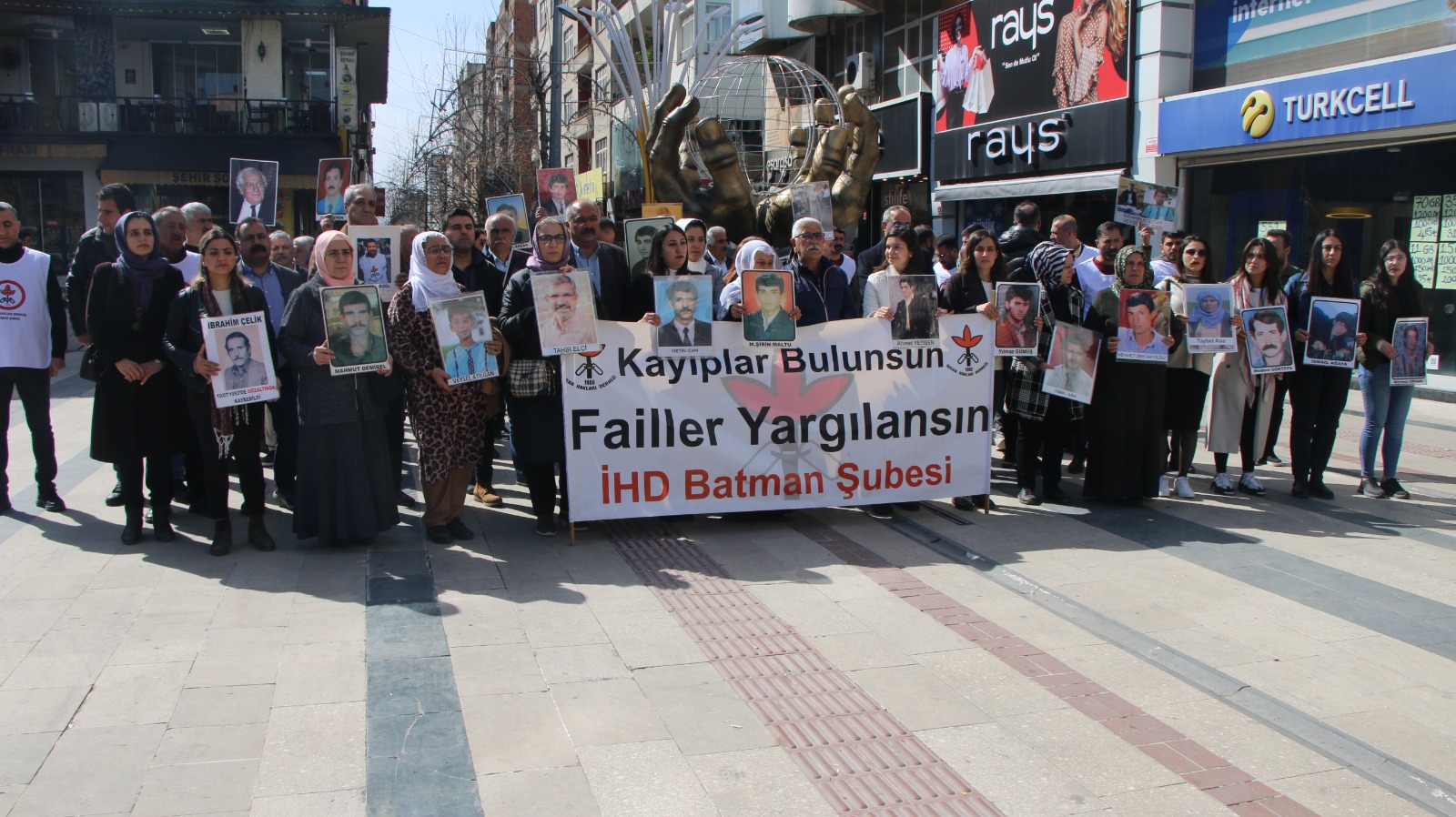 Kayıp yakınları 622. haftada Gülistan Caddesinde bir araya geldi
