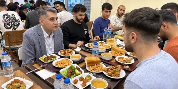 AK Parti Batman Belediye Başkan adayı Adil Sebati Ceylan: Bin 300 TL aylık burs vereceğiz