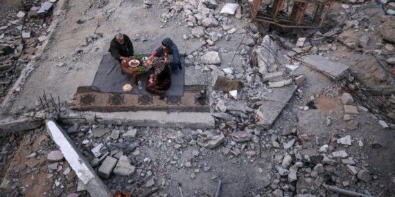 Gazze'de Ramazan'da açlık: 'Zaten aylardır oruç tutuyoruz' Gazze’de Ramazan’da açlık: ‘Zaten aylardır oruç tutuyoruz’