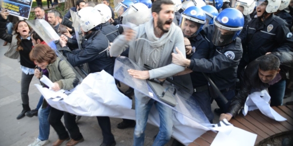 “Döverken parmağım incindi” davası: Polis şikayetçi oldu, darp edilen eylemciye 920 bin lira para cezası verildi