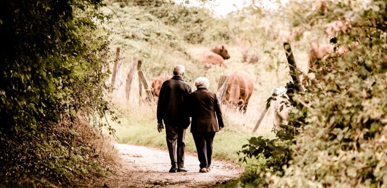 elderly-2914879_1280