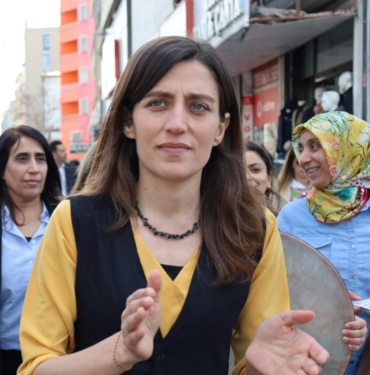 gülistan sönük