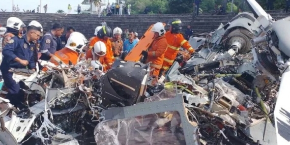 Malezya'da askeri helikopterler çarpıştı Malezya’da askeri helikopterler çarpıştı