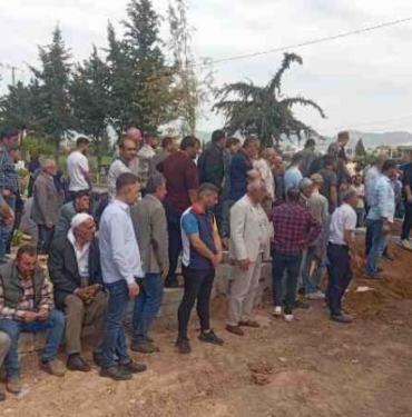 Adanada-trafik-kazasinda-olen-tarim-iscileri-Kiziltepede-topraga-verildi-2-740x420