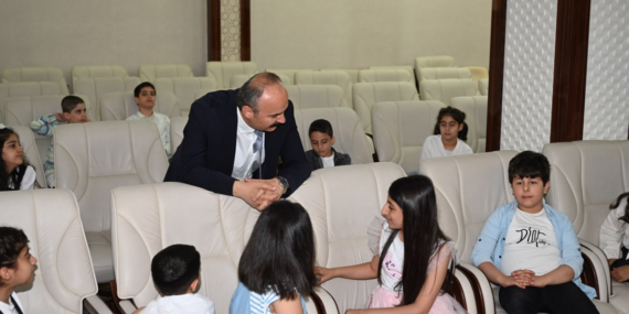 Öğrenciler, hayat bilgisi dersini valilikte işledi