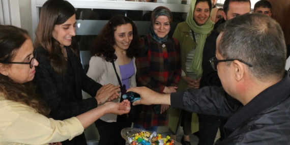Gülistan Sönük, belediye personeliyle tanıştı