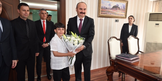 Vali Canalp: Evlatlarımız için ne yapsak azdır