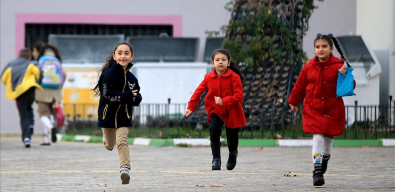 okullarda-ikinci-ara-tatil-oncesi-son-ders-zili-bugun-calacak-kQxu