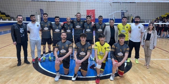 Kozluk Sportif voleybol takımı şampiyon oldu