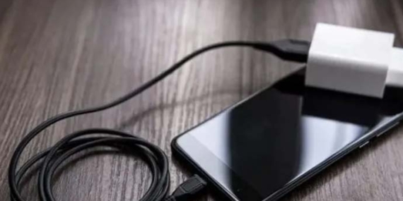 Telefonu şarja takıp uyumayın!