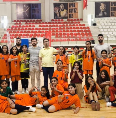 FUTSAL KÜÇÜK KIZLAR 1