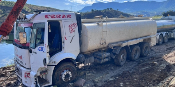 Suya gömülen tanker bulunduğu yerden çıkarıldı