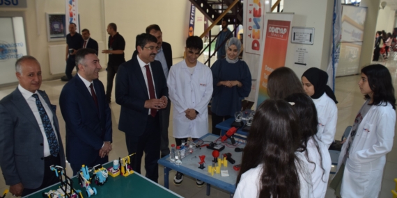 Batman Üniversitesinde ” Bilişim Festivali” başladı. Festival, 4 Mayıs’a kadar devam edecek